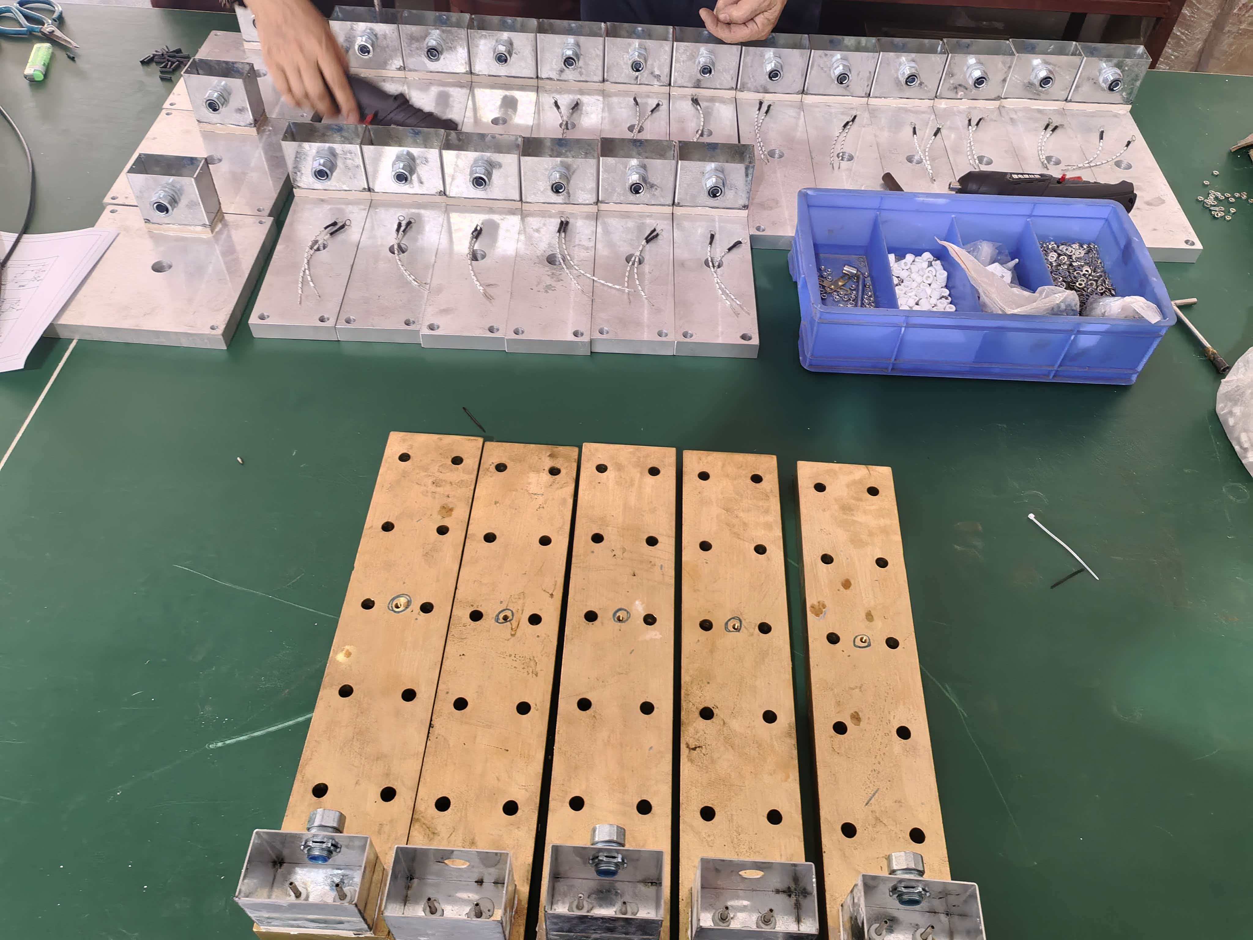 New Hongda Electric Heating Technology Co., Ltd. successfully delivered aluminum and copper heating plates today